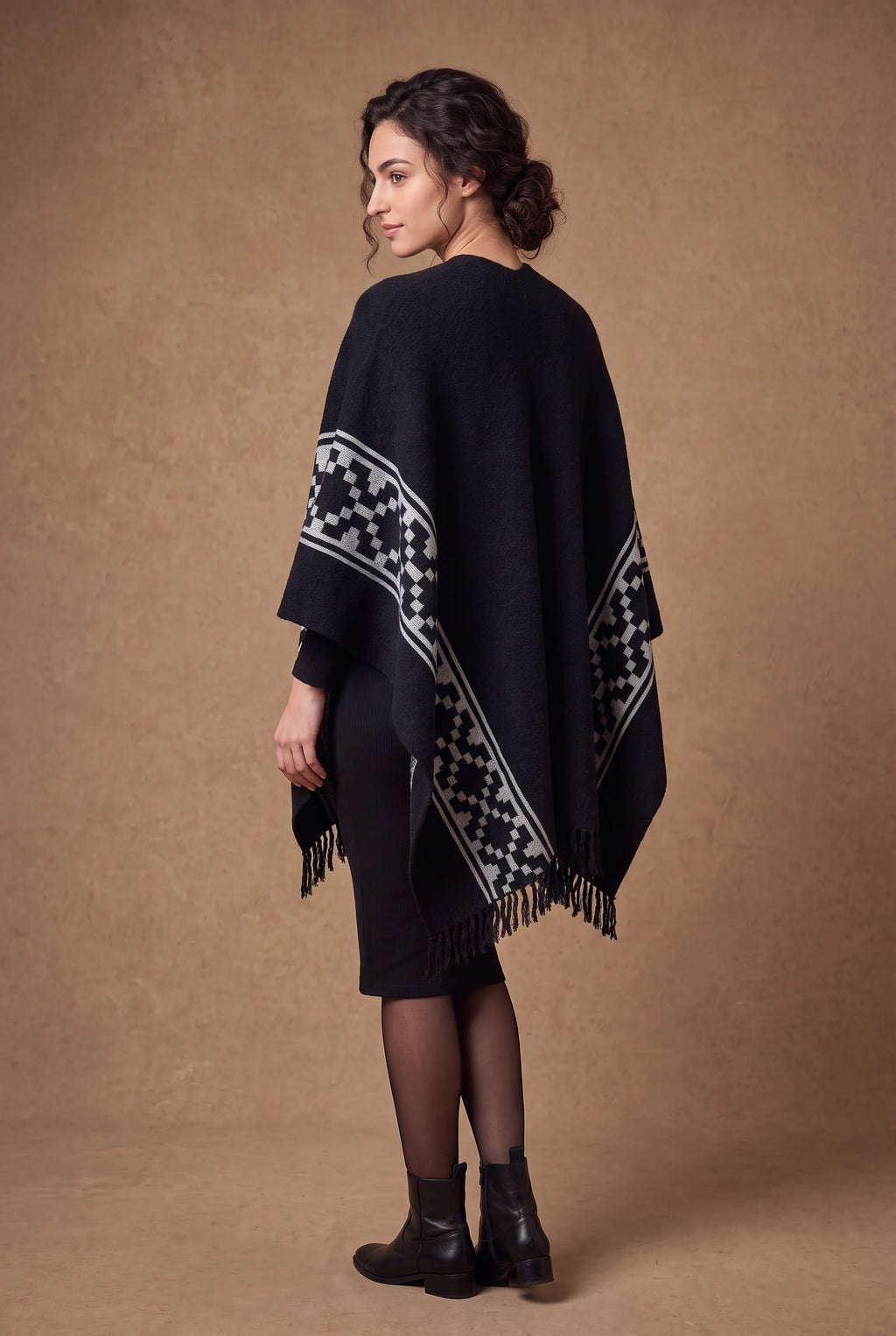 Lachi Women's Black Aztec Trim Fringed Cape