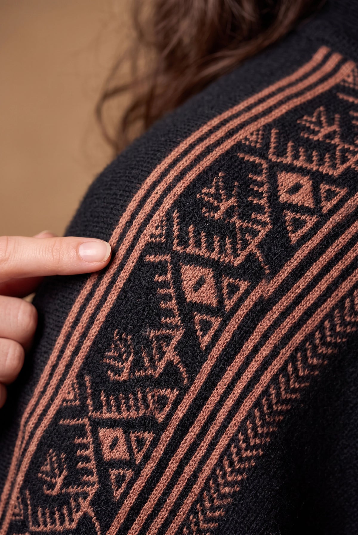 Lachi Women's Tribal Border Tasseled Poncho Cape